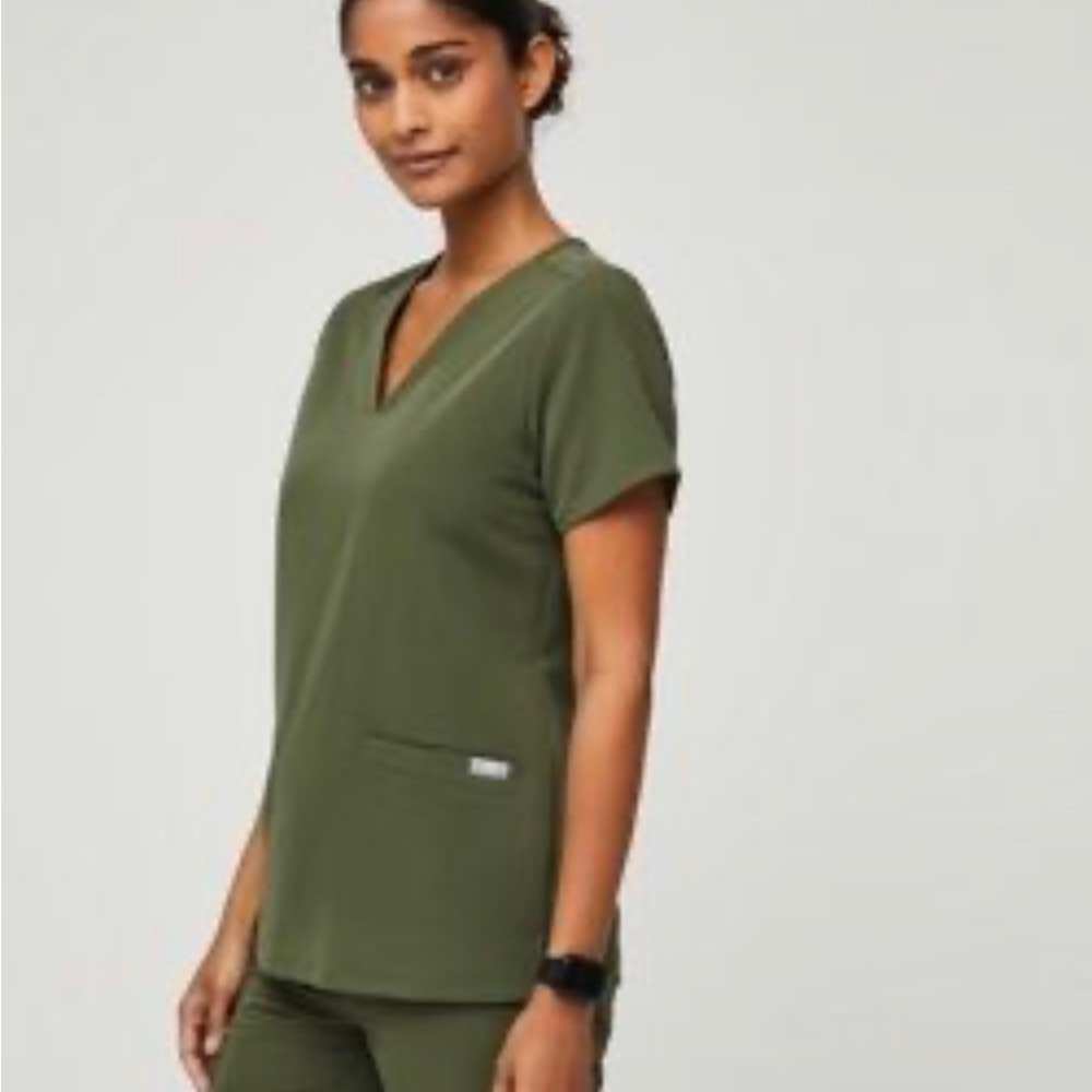 FIGS Set (XS Casma Top & XS/T Zamora Bottoms in Moss) LIKE NEW!!